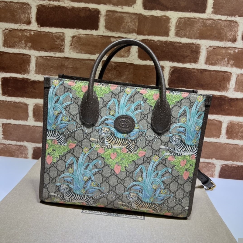 G*u*i shopping bags